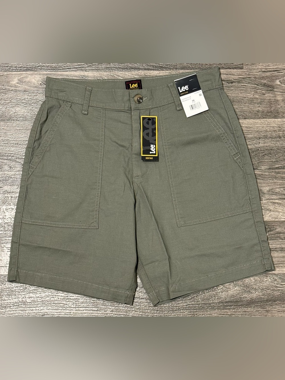 Lee Heritage Men’s Lichen Olive Relaxed Fit Cargo Shorts Size 30 NWT